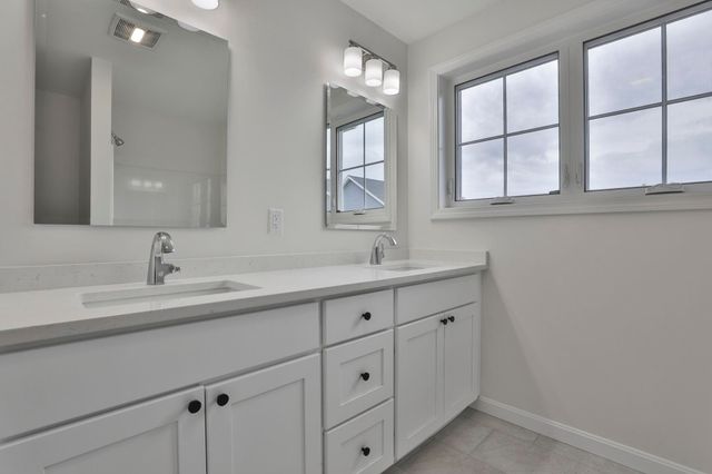 66 Crestview Way, Raymond, NH 03077