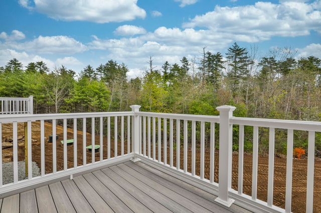 66 Crestview Way, Raymond, NH 03077