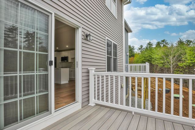 66 Crestview Way, Raymond, NH 03077