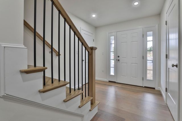 66 Crestview Way, Raymond, NH 03077