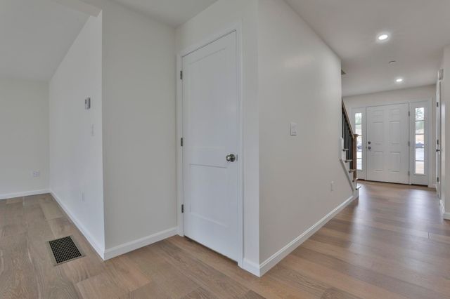 66 Crestview Way, Raymond, NH 03077