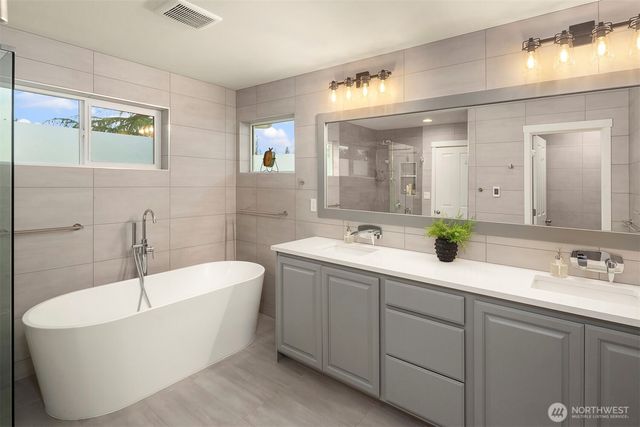 213 245th Place NE, Sammamish, WA 98074