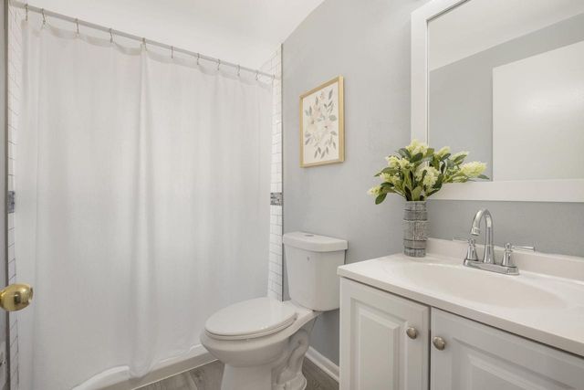 2028 W Whitaker AVENUE, Milwaukee, WI 53221