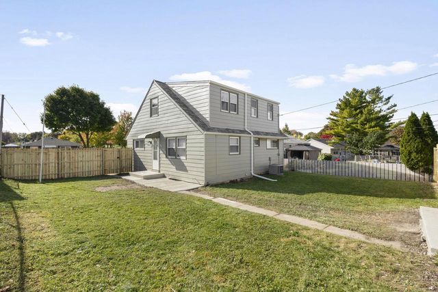 2028 W Whitaker AVENUE, Milwaukee, WI 53221