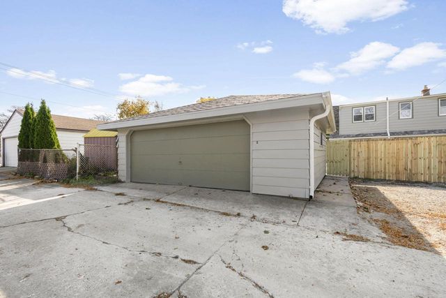 2028 W Whitaker AVENUE, Milwaukee, WI 53221