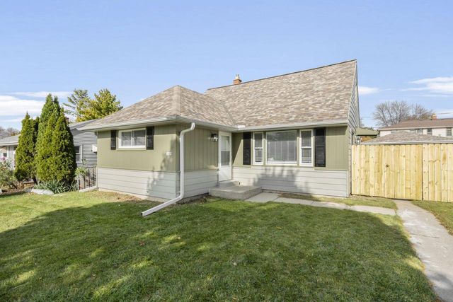 2028 W Whitaker AVENUE, Milwaukee, WI 53221