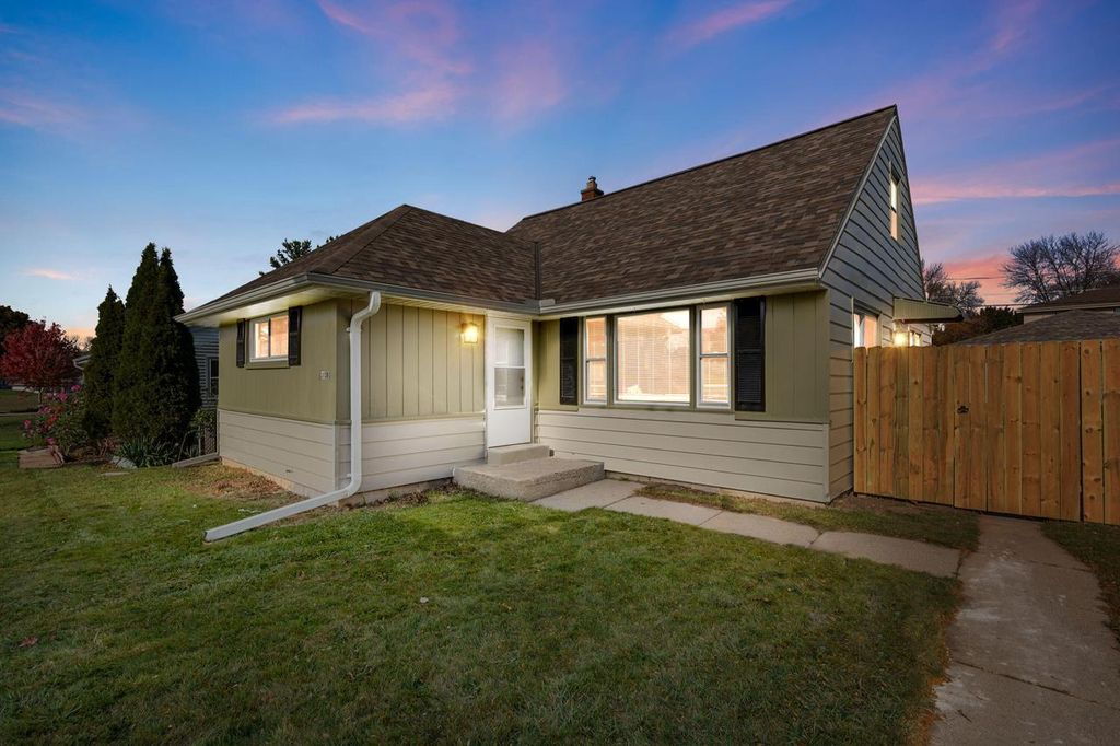 2028 W Whitaker AVENUE, Milwaukee, WI 53221