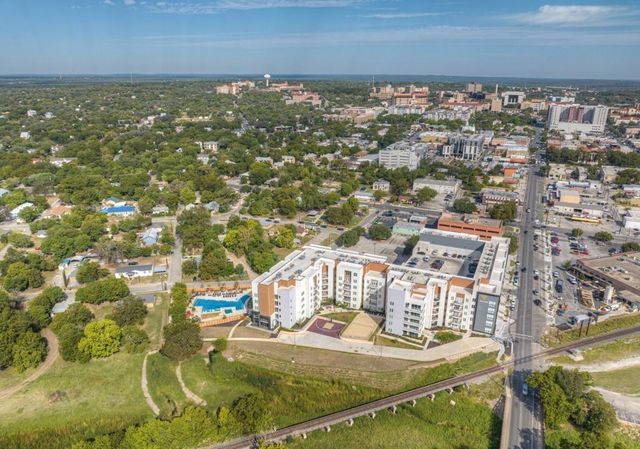 512 Valley ST, San Marcos, TX 78666