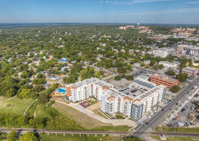 512 Valley ST, San Marcos, TX 78666