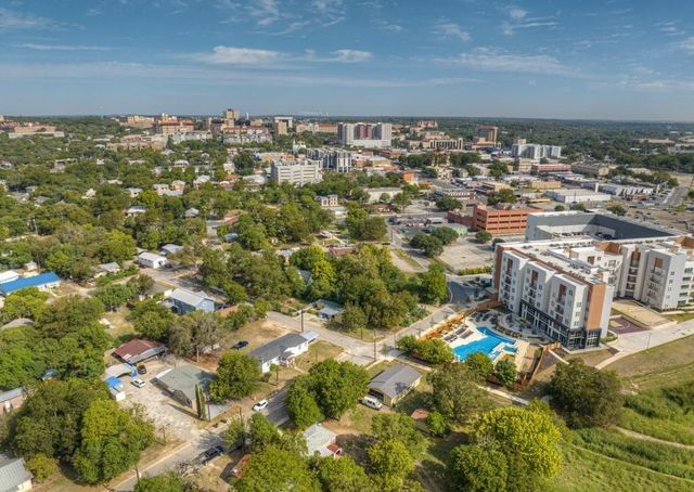 512 Valley ST, San Marcos, TX 78666