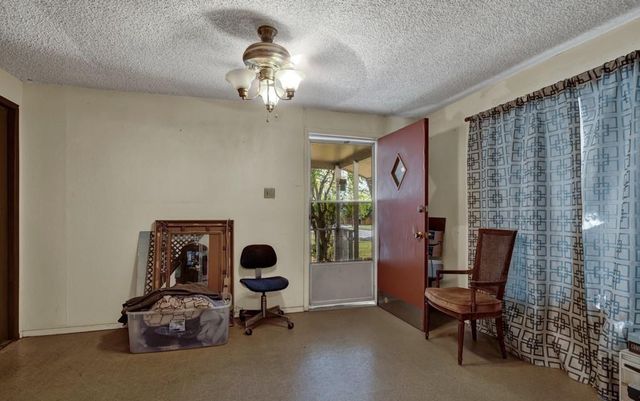 512 Valley ST, San Marcos, TX 78666