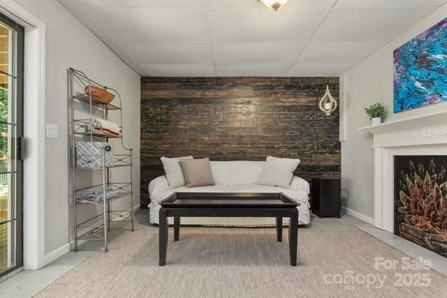 109 Crosswick Lane, Hendersonville, NC 28739