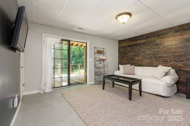 109 Crosswick Lane, Hendersonville, NC 28739