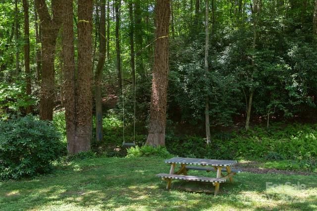 109 Crosswick Lane, Hendersonville, NC 28739