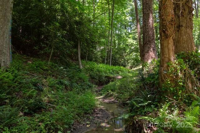 109 Crosswick Lane, Hendersonville, NC 28739