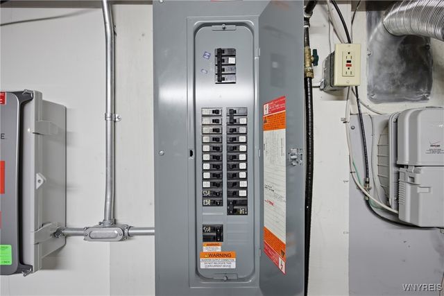 12 Colvinhurst Drive, Tonawanda, NY 14223