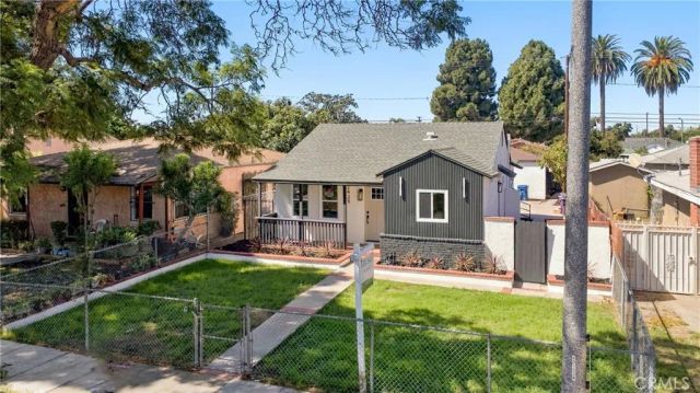 2435 Gale Ave, Long Beach, CA 90810