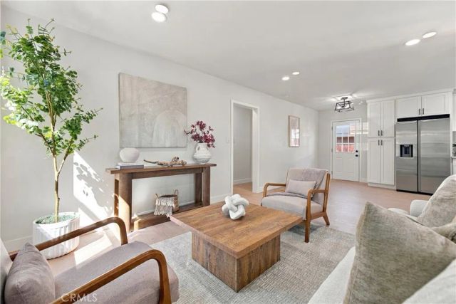2435 Gale Ave, Long Beach, CA 90810