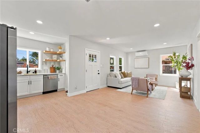 2435 Gale Ave, Long Beach, CA 90810