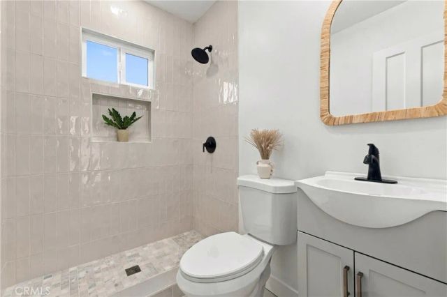 2435 Gale Ave, Long Beach, CA 90810