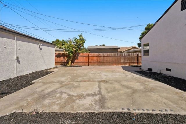 2435 Gale Ave, Long Beach, CA 90810