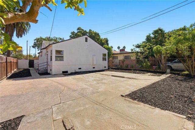 2435 Gale Ave, Long Beach, CA 90810