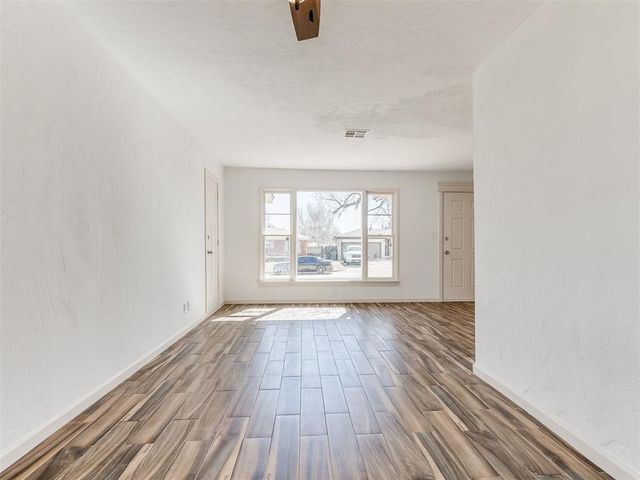 633 E Frolich Drive, Midwest City, OK 73110