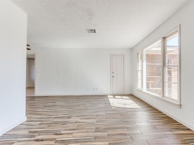 633 E Frolich Drive, Midwest City, OK 73110