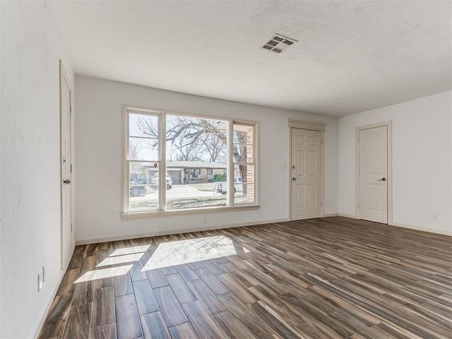 633 E Frolich Drive, Midwest City, OK 73110