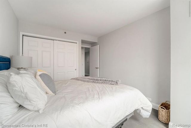 3320 Spinnaker Lane 9E, Detroit, MI 48207