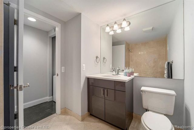 3320 Spinnaker Lane 9E, Detroit, MI 48207