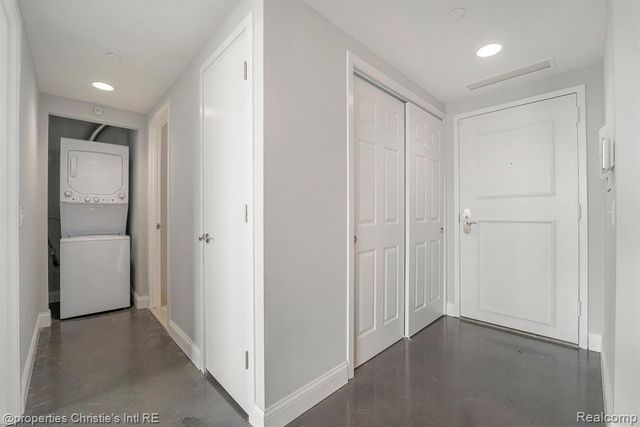 3320 Spinnaker Lane 9E, Detroit, MI 48207