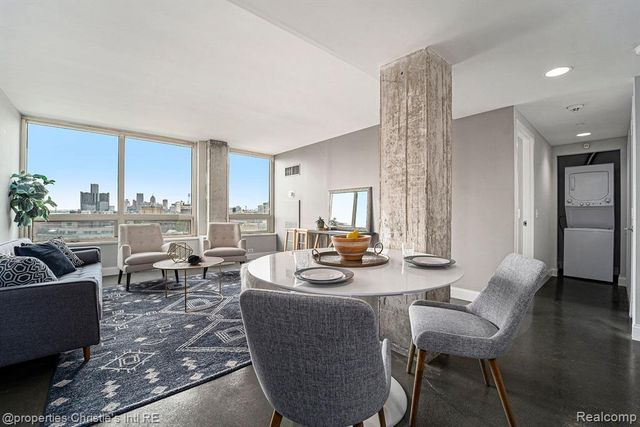 3320 Spinnaker Lane 9E, Detroit, MI 48207