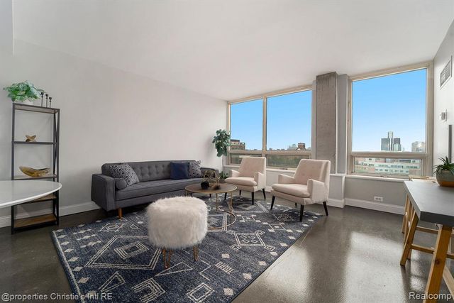 3320 Spinnaker Lane 9E, Detroit, MI 48207