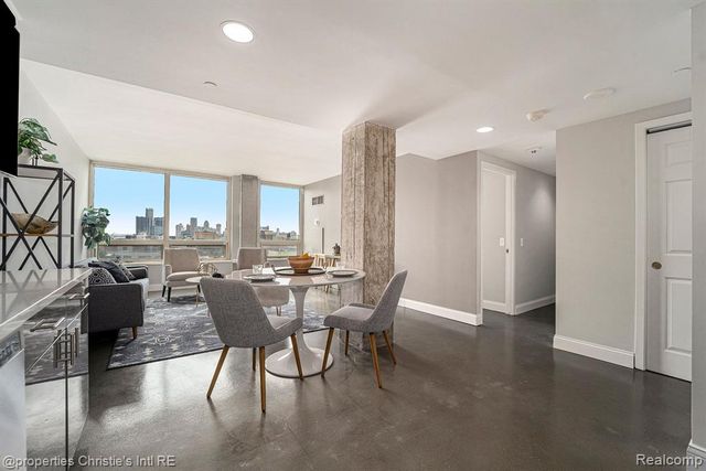 3320 Spinnaker Lane 9E, Detroit, MI 48207