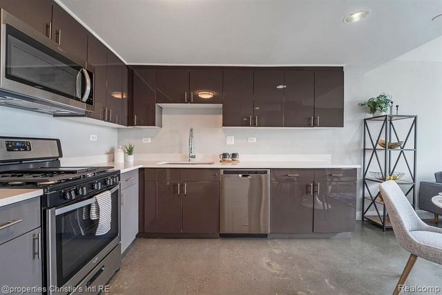 3320 Spinnaker Lane 9E, Detroit, MI 48207