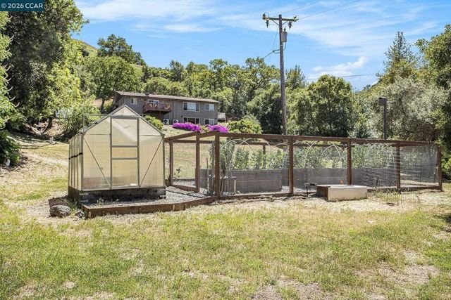 5745 Alhambra Valley Rd, Martinez, CA 94553