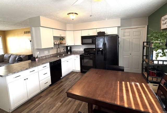 340 W Iroquois Drive, Ellettsville, IN 47429