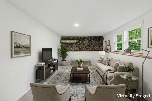 56 King Street, Uxbridge, MA 01569