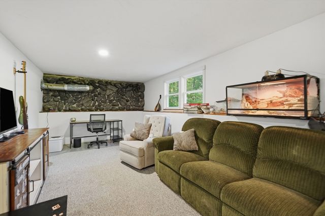 56 King Street, Uxbridge, MA 01569