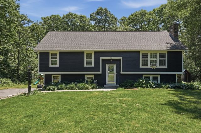 56 King Street, Uxbridge, MA 01569