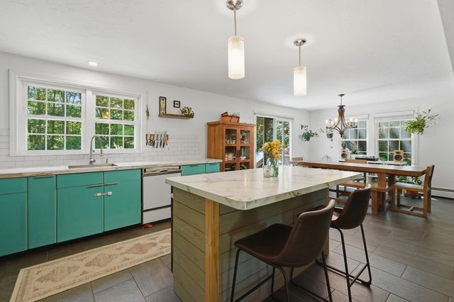 56 King Street, Uxbridge, MA 01569