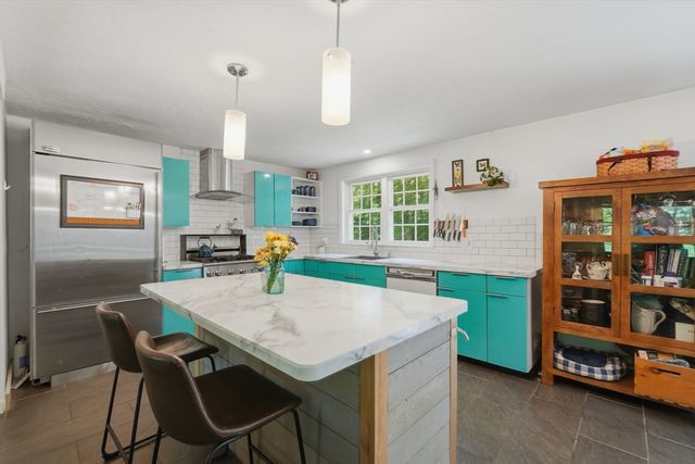 56 King Street, Uxbridge, MA 01569