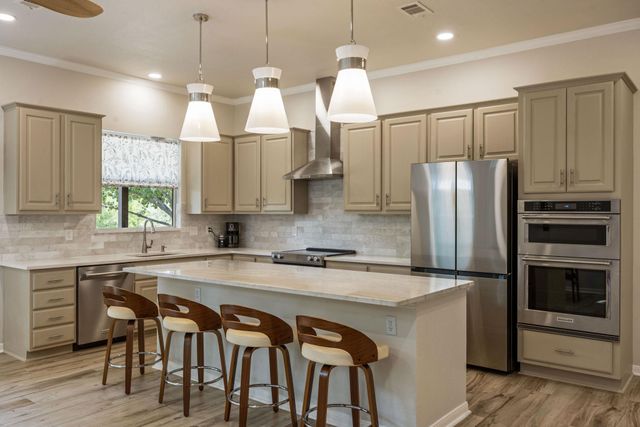 125 Crystal Springs DR, Georgetown, TX 78633
