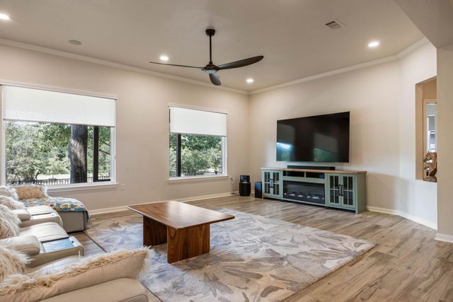 125 Crystal Springs DR, Georgetown, TX 78633
