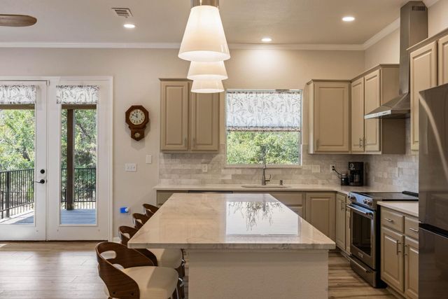 125 Crystal Springs DR, Georgetown, TX 78633
