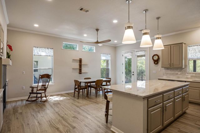 125 Crystal Springs DR, Georgetown, TX 78633