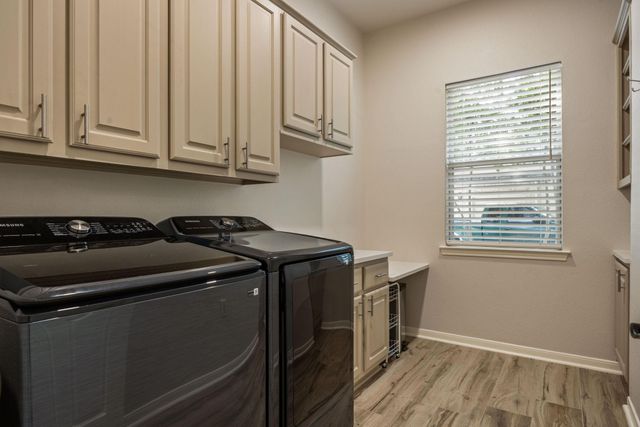 125 Crystal Springs DR, Georgetown, TX 78633