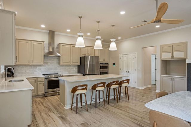 125 Crystal Springs DR, Georgetown, TX 78633