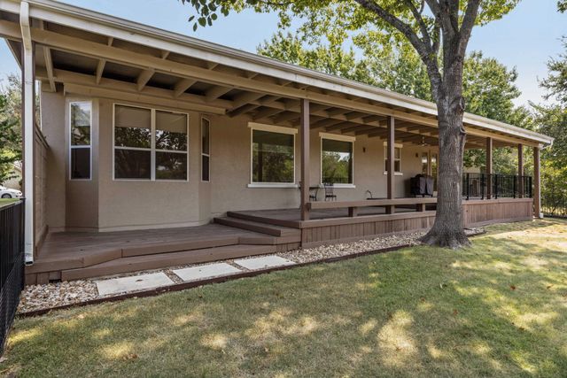 125 Crystal Springs DR, Georgetown, TX 78633